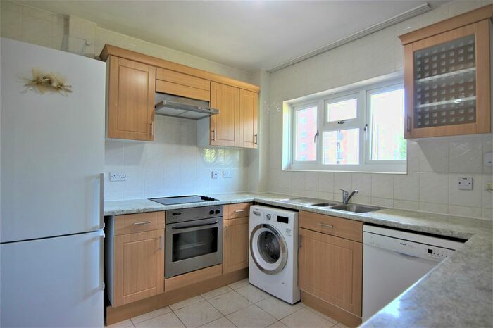 4 Bedroom Flat To Rent In Sloane House, Loddiges Road, London, E9