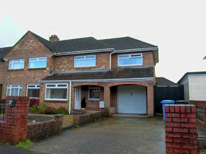 5 Bedroom House To Rent In 5 Bedroom Detached House In Wallisdown, BH12