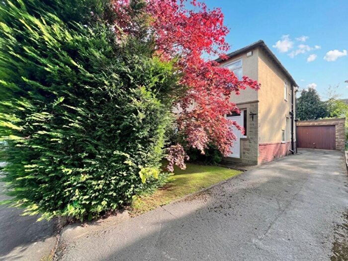 3 Bedroom Semi-Detached House For Sale In Kingston Avenue, Huddersfield, HD5
