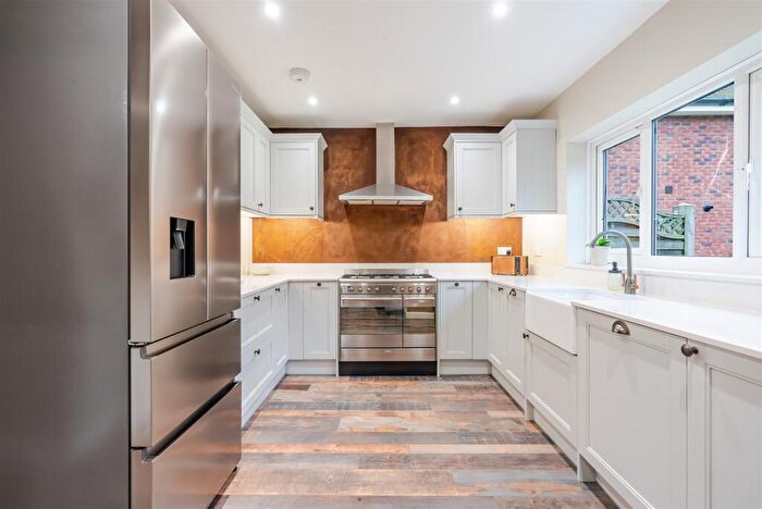 3 Bedroom Detached House For Sale In Fox Covert Close, Sunninghill, SL5