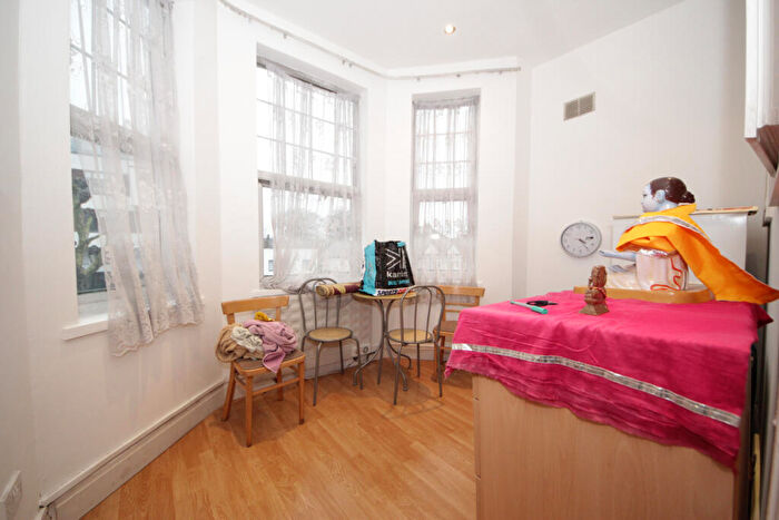 1 Bedroom Flat To Rent In Dollis Park, Finchley Central, N3