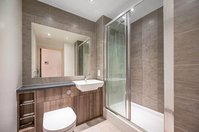 Studio To Rent In Commander Avenue, London, NW9