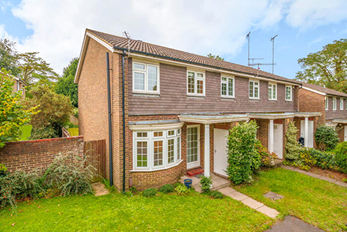 3 Bedroom End Of Terrace House For Sale In Marlborough Drive, Weybridge, KT13