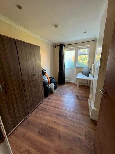 Studio To Rent In Imperial Drive, Harrow, HA2