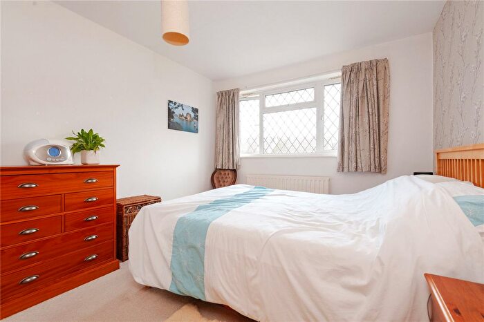 3 Bedroom End Of Terrace House For Sale In Meadway, Twickenham, TW2