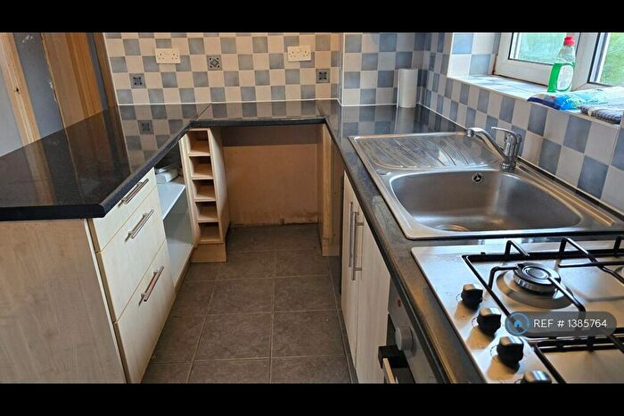 2 Bedroom Flat To Rent In Lowedges, Sheffield, S8