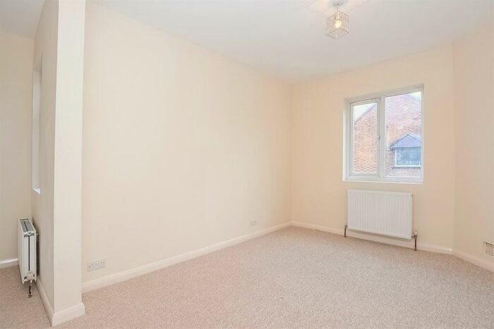 2 Bedroom House To Rent In Cromwell Road, Muswell Hill, N10
