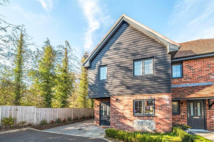 3 Bedroom House For Sale In Hunterswood, Liphook, GU30