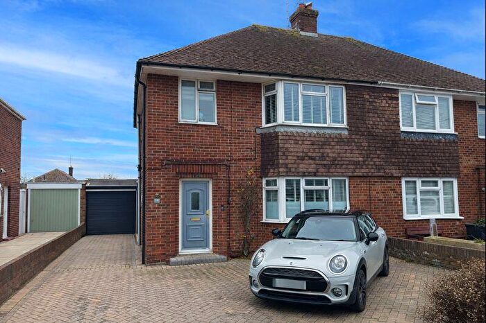 3 Bedroom Semi Detached House For Sale In Strathmore Road, Worthing, BN13