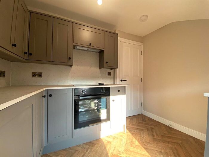 1 Bedroom Flat To Rent In Warwick Road, Chorlton, Manchester, M21