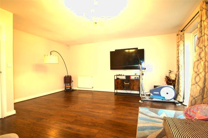 3 Bedroom Semi-Detached House To Rent In Ely Way, Leagrave, Luton LU4