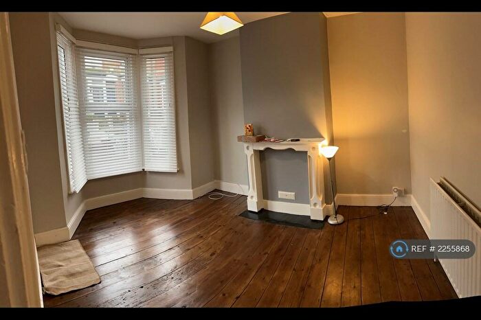 3 Bedroom End Of Terrace House To Rent In Cecil Road, Rochester, ME1