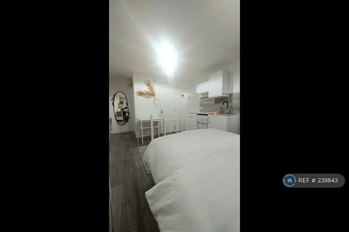 Studio To Rent In Finchley, London, N3