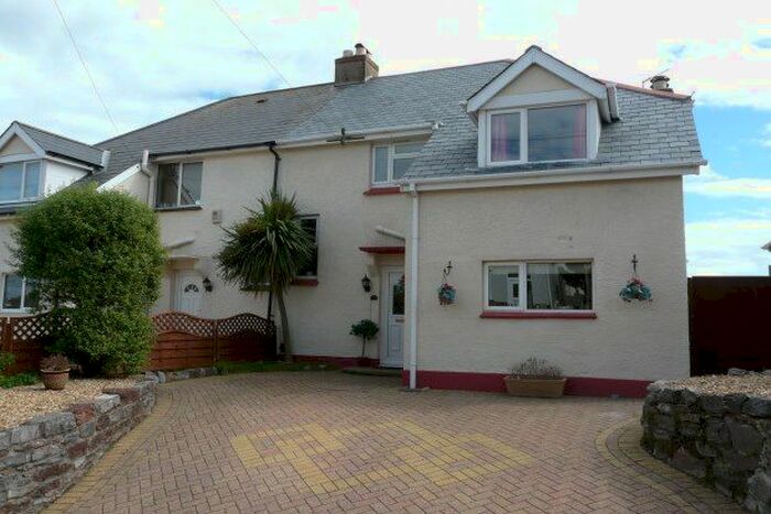 3 Bedroom Semi-Detached House To Rent In Hillside Road, Paignton, TQ3