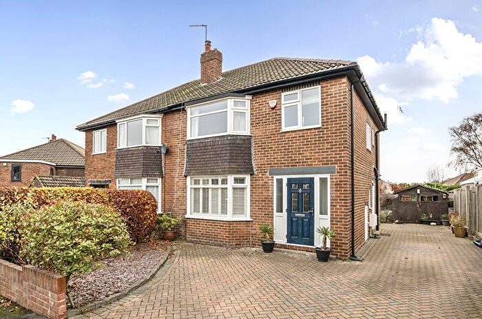 3 Bedroom Semi Detached House For Sale In Moseley Wood Way, Cookridge, Leeds, West Yorkshire, LS16
