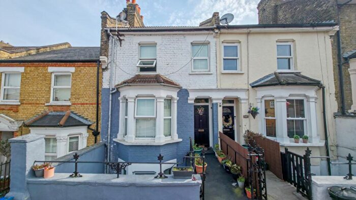3 Bedroom Town House For Sale In Parkdale Road, Plumstead, London, SE18