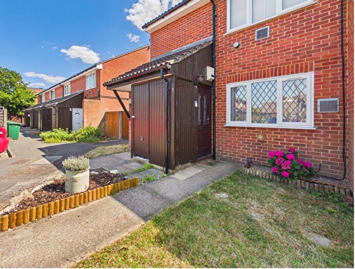 1 Bedroom Maisonette For Sale In Westland Close, Stanwell, Surrey, TW19