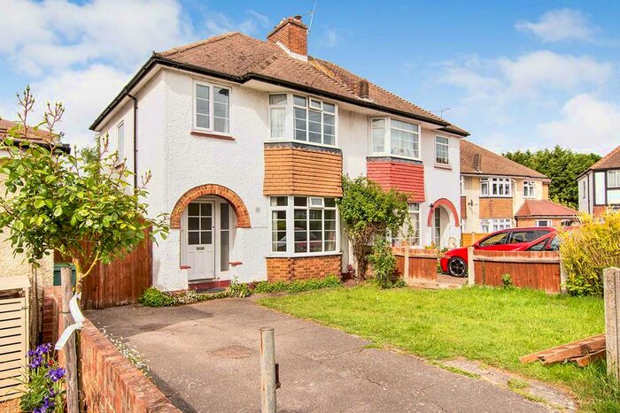 3 Bedroom Semi-Detached House To Rent In Elm Grove, Maidstone, Kent, ME15