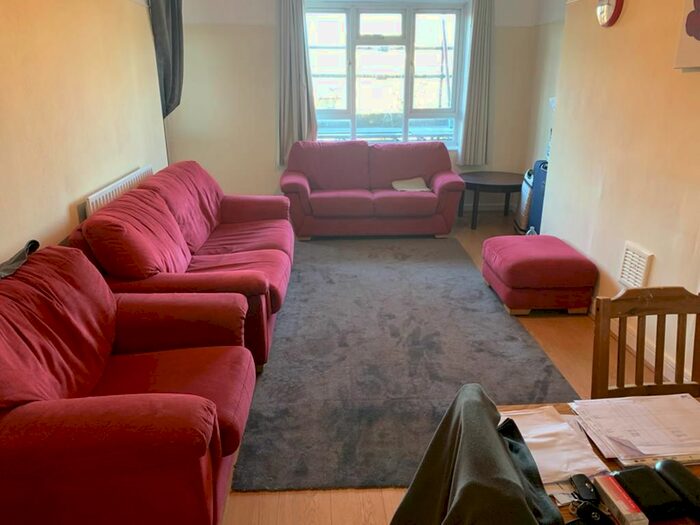 3 Bedroom Flat To Rent In Wickham Road, Brockley, London, SE4