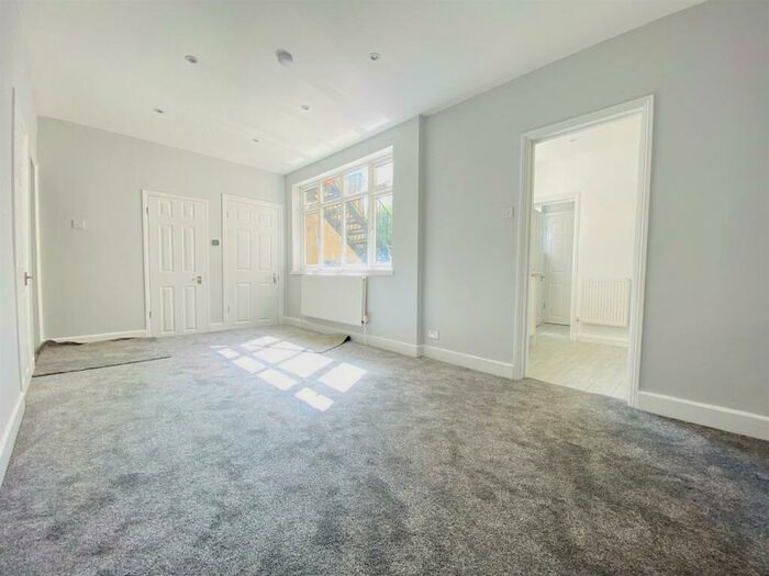 2 Bedroom Apartment To Rent In Albert Road, London, SE25