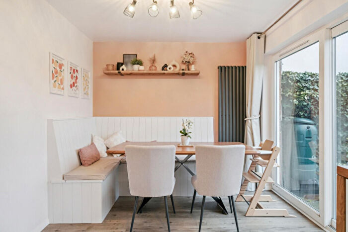 3 Bedroom Terraced House For Sale In Dedmere Court, Marlow, SL7