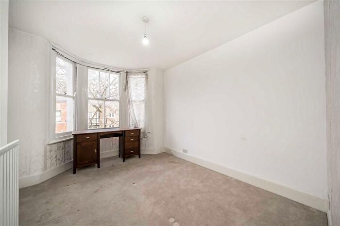 3 Bedroom Terraced House For Sale In Rosebery Road, London, SW2