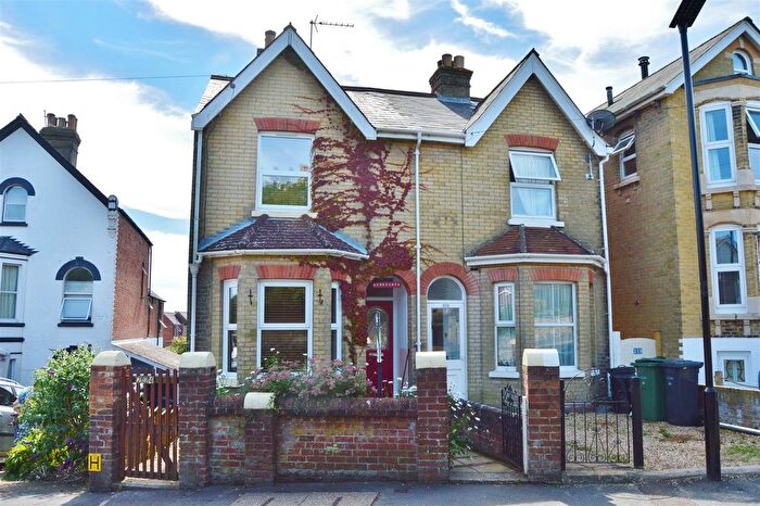 2 Bedroom Semi-Detached House To Rent In Park Road, Cowes, PO31
