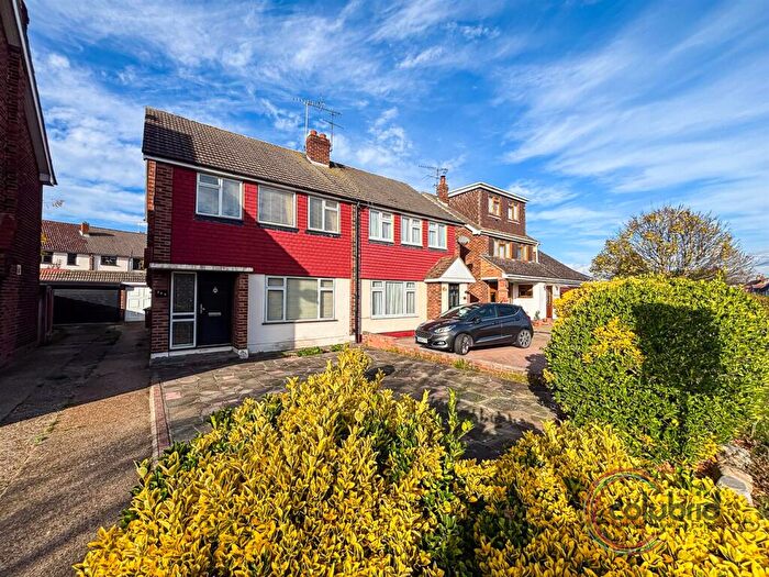 3 Bedroom Semi-Detached House For Sale In Southend Road, Stanford-Le-Hope, SS17