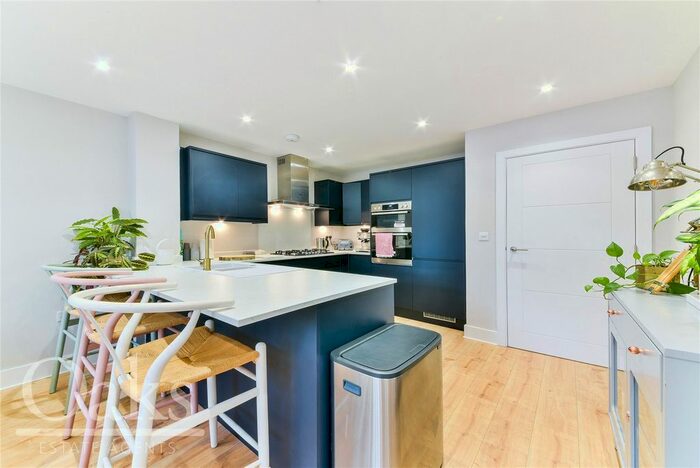 2 Bedroom Property To Rent In Briar Road, London, SW16