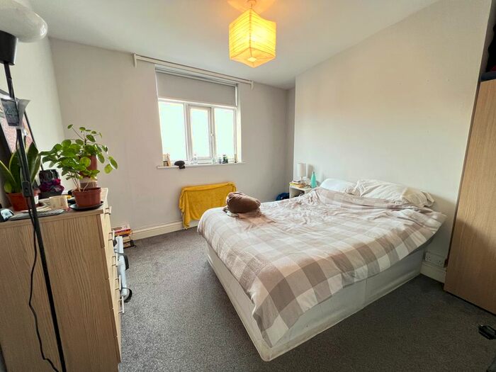2 Bedroom Flat To Rent In Well Street, London, E9