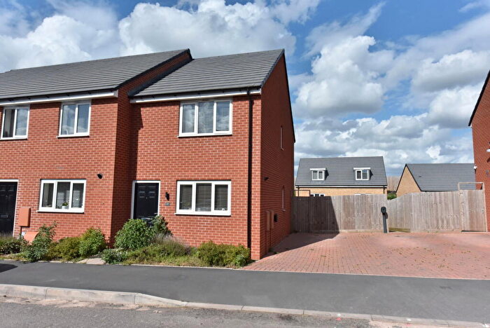 2 Bedroom End Of Terrace House For Sale In Kingswinford, Weighbridge Crescent, DY6