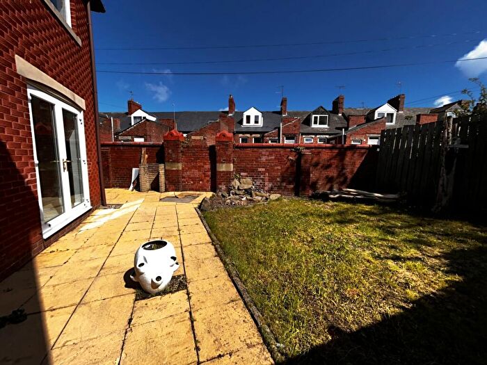2 Bedroom Terraced House For Sale In Kings Close, Gateshead, Tyne And Wear, NE8