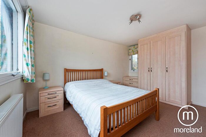 2 Bedroom Apartment To Rent In Chandos Way, Golders Green, NW11