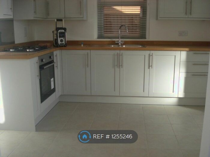 3 Bedroom Detached House To Rent In Grove Road East, Christchurch BH23