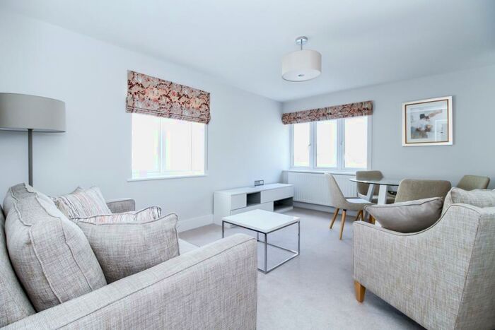 2 Bedroom Apartment To Rent In Banbury Road, Kidlington, OX5