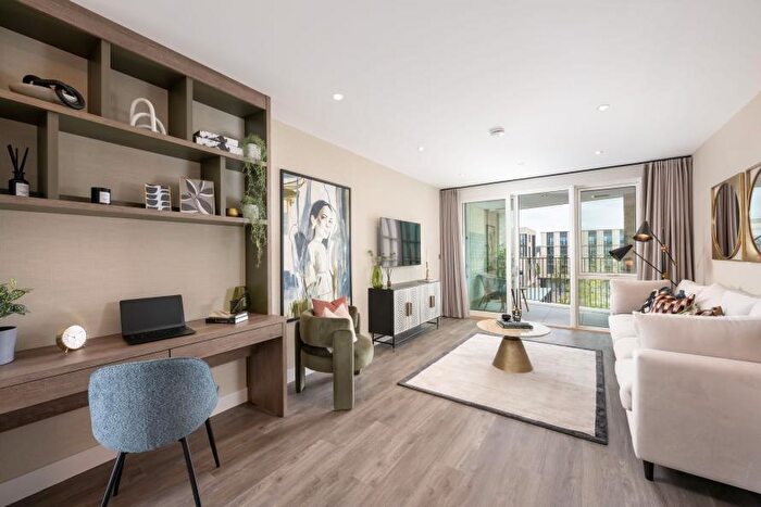 2 Bedroom Apartment For Sale In Eddington Avenue, Cambridge, CB3