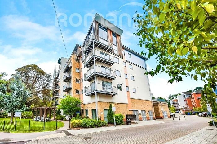 2 Bedroom Flat To Rent In Brand House, Coombe Way, Farnborough, GU14