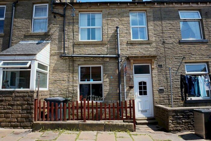 2 Bedroom Terraced House To Rent In Alma Street, Bradford, BD13