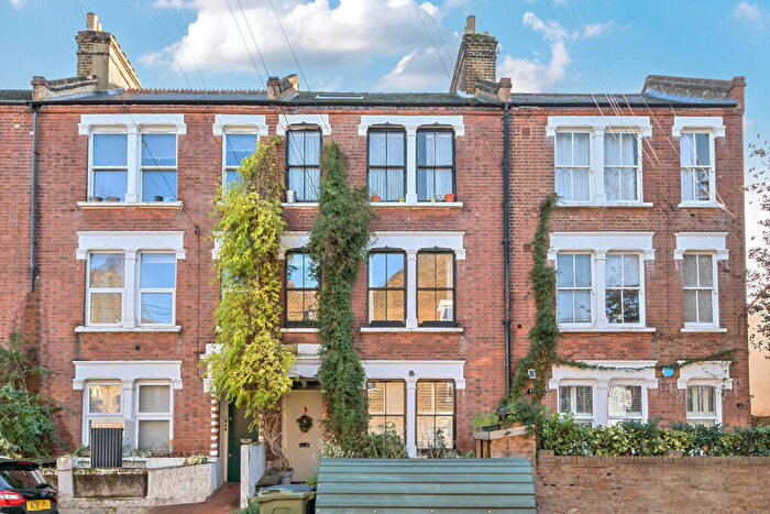 2 Bedroom Apartment For Sale In Southwell Road, London, SE5