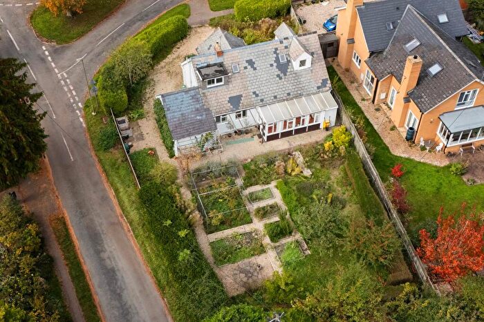 3 Bedroom Detached House For Sale In The Causeway, Steventon, OX13