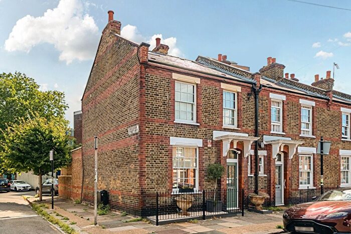 3 Bedroom Terraced House For Sale In Reform Street, Battersea, London, SW11