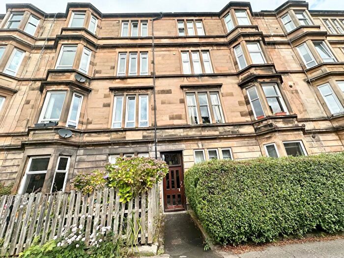 2 Bedroom Apartment To Rent In Albert Avenue, Queens Park, G42