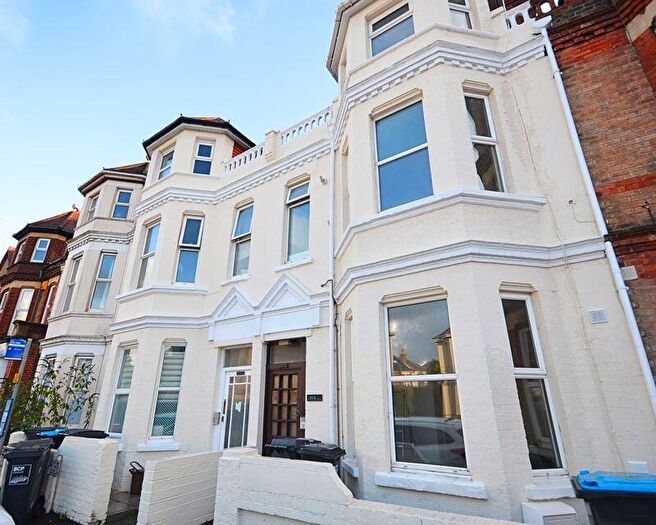 2 Bedroom Flat To Rent In Holdenhurst Road, Bournemouth, BH8
