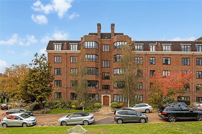 3 Bedroom Flat For Sale In Manor Fields, London, SW15