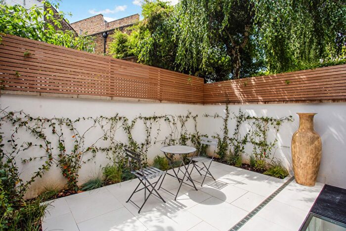 6 Bedroom Terraced House For Sale In Britannia Road, London, SW6