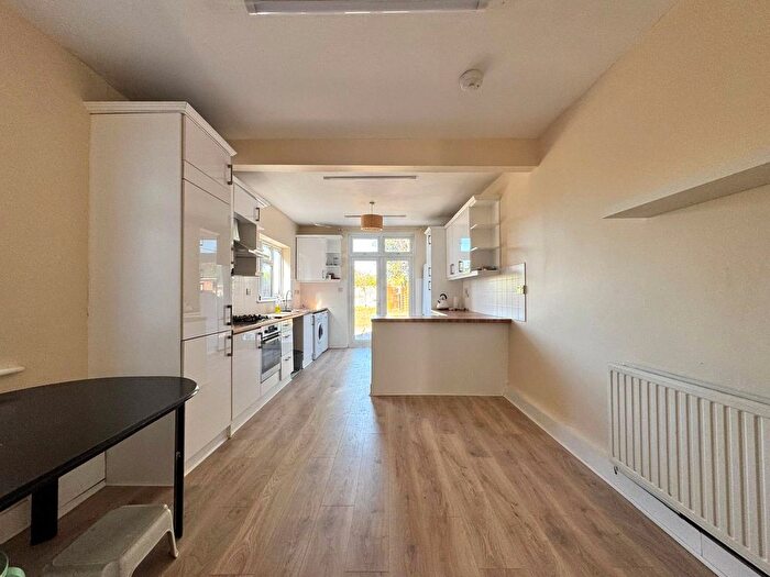 3 Bedroom Terraced House To Rent In Colenso Road, Ilford, IG2