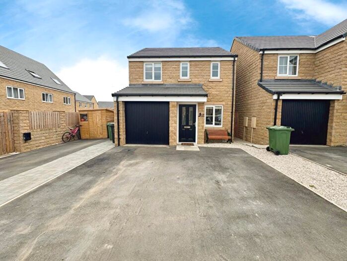 3 Bedroom Detached House For Sale In Weaving Mews, Skelmanthorpe, Huddersfield, West Yorkshire, HD8