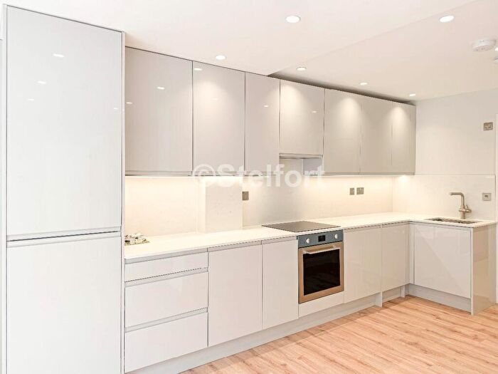2 Bedroom Flat To Rent In Camden Road, London, N7