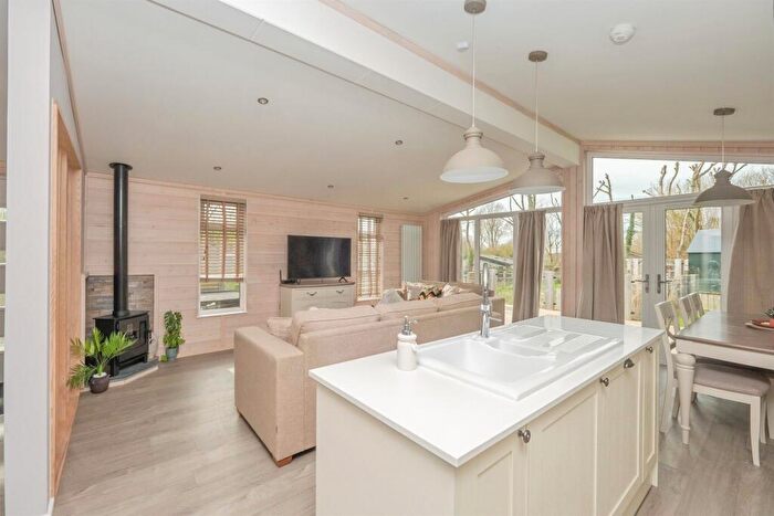 3 Bedroom Park Home For Sale In Bowleaze Coveway, Weymouth, DT3