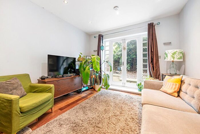 2 Bedroom Flat For Sale In Leander Road, SW2